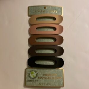 Sunday State pack of five Lay Flat clips. Made with recycled plastic.